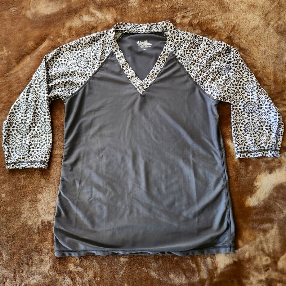UVSKINZ Women's V-Neck Sun & Swim Shirt